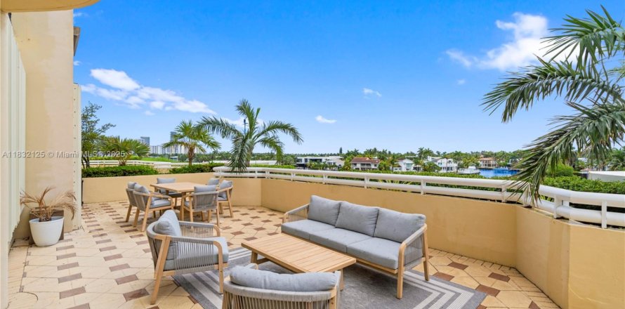 Кондоминиум с 2 спальнями в Авентура, Флорида № 1978461