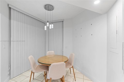 Купить кондоминиум в Авентура, Флорида 2 спальни, 179.86м2, № 1978461 - фото 10