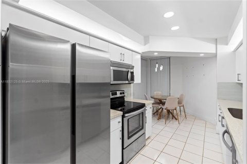 Купить кондоминиум в Авентура, Флорида 2 спальни, 179.86м2, № 1978461 - фото 9