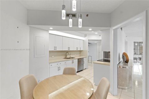 Купить кондоминиум в Авентура, Флорида 2 спальни, 179.86м2, № 1978461 - фото 11