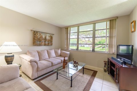 Condo in Pompano Beach, Florida, 3 bedrooms  № 1726592 - photo 16