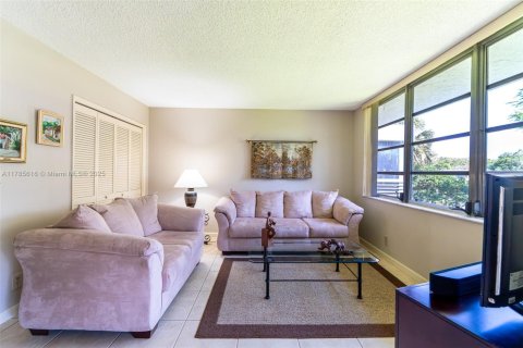Condo in Pompano Beach, Florida, 3 bedrooms  № 1726592 - photo 17