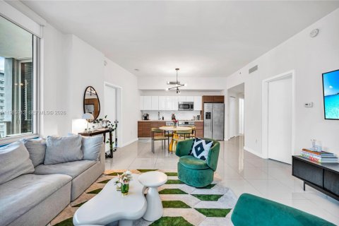 Condo in Miami, Florida, 2 bedrooms  № 2047570 - photo 5