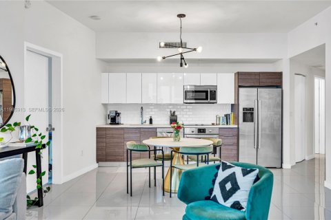 Condo in Miami, Florida, 2 bedrooms  № 2047570 - photo 11