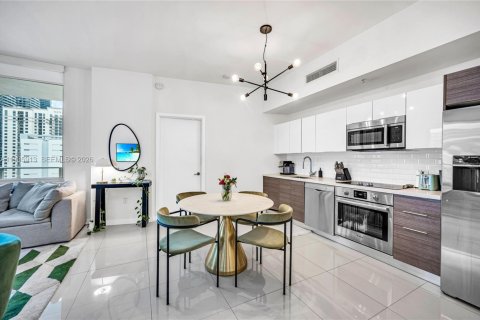 Condo in Miami, Florida, 2 bedrooms  № 2047570 - photo 7