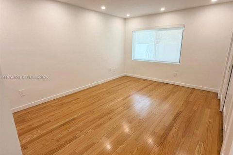 Casa en alquiler en Miami, Florida, 3 dormitorios, 113.81 m2 № 2036269 - foto 14