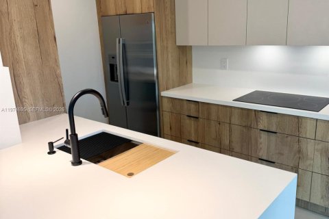 Casa en alquiler en Miami, Florida, 3 dormitorios, 113.81 m2 № 2036269 - foto 10