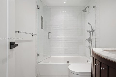 Casa en alquiler en Miami, Florida, 3 dormitorios, 113.81 m2 № 2036269 - foto 25
