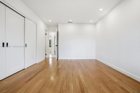 Casa en alquiler en Miami, Florida, 3 dormitorios, 113.81 m2 № 2036269 - foto 29