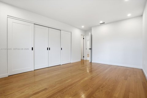 Casa en alquiler en Miami, Florida, 3 dormitorios, 113.81 m2 № 2036269 - foto 28