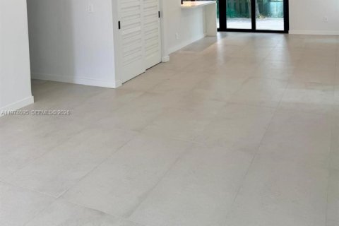 Casa en alquiler en Miami, Florida, 3 dormitorios, 113.81 m2 № 2036269 - foto 5