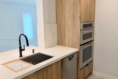 Casa en alquiler en Miami, Florida, 3 dormitorios, 113.81 m2 № 2036269 - foto 9