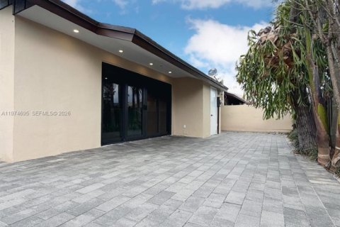 Casa en alquiler en Miami, Florida, 3 dormitorios, 113.81 m2 № 2036269 - foto 17