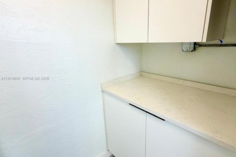 Casa en alquiler en Miami, Florida, 3 dormitorios, 113.81 m2 № 2036269 - foto 20