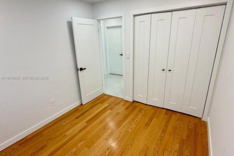 Casa en alquiler en Miami, Florida, 3 dormitorios, 113.81 m2 № 2036269 - foto 11