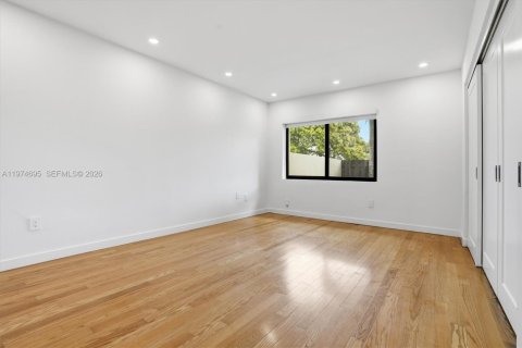 Casa en alquiler en Miami, Florida, 3 dormitorios, 113.81 m2 № 2036269 - foto 26