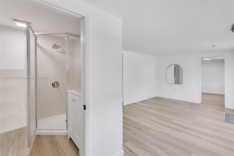 House in Fort Lauderdale, Florida 4 bedrooms, 142.33 sq.m. № 1932595 - photo 21