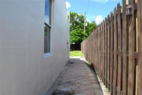 House in Fort Lauderdale, Florida 4 bedrooms, 142.33 sq.m. № 1932595 - photo 5