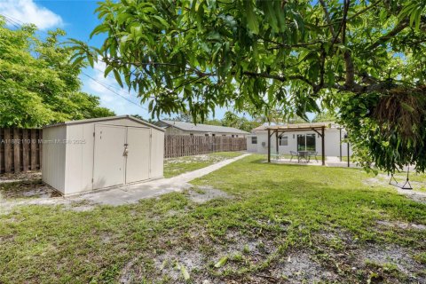 House in Fort Lauderdale, Florida 4 bedrooms, 142.33 sq.m. № 1932595 - photo 26