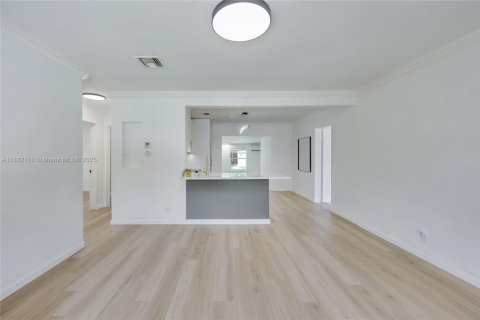 House in Fort Lauderdale, Florida 4 bedrooms, 142.33 sq.m. № 1932595 - photo 12