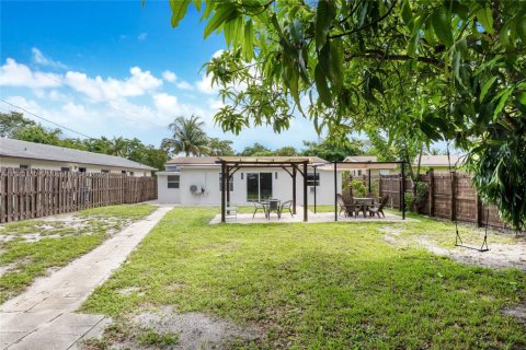 House in Fort Lauderdale, Florida 4 bedrooms, 142.33 sq.m. № 1932595 - photo 27