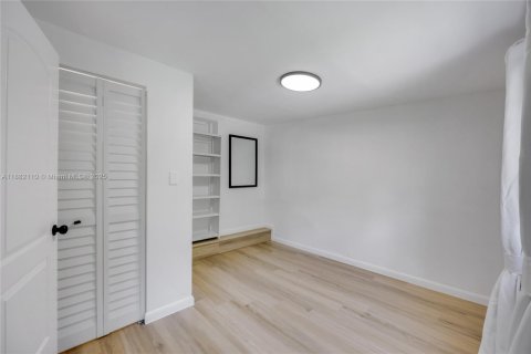 House in Fort Lauderdale, Florida 4 bedrooms, 142.33 sq.m. № 1932595 - photo 20