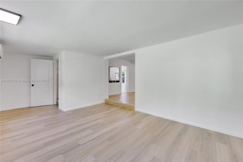 House in Fort Lauderdale, Florida 4 bedrooms, 142.33 sq.m. № 1932595 - photo 22