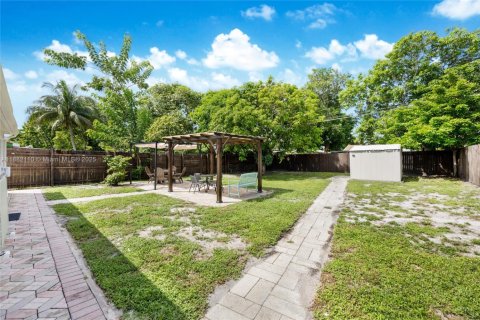 House in Fort Lauderdale, Florida 4 bedrooms, 142.33 sq.m. № 1932595 - photo 10