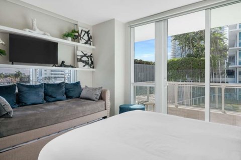 Condo in Miami Beach, Florida, 2 bedrooms  № 2007517 - photo 20