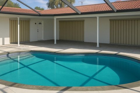 House in Cape Coral, Florida 3 bedrooms, 191.38 sq.m. № 1696280 - photo 26