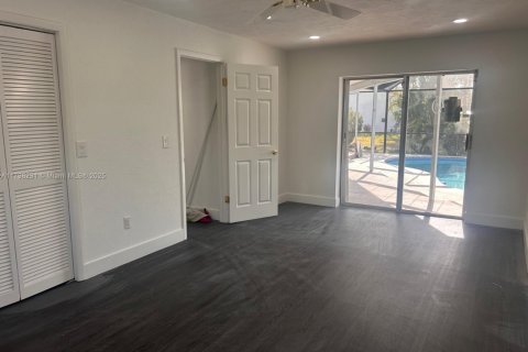 House in Cape Coral, Florida 3 bedrooms, 191.38 sq.m. № 1696280 - photo 14