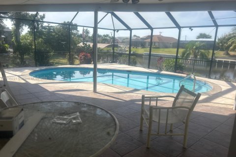 House in Cape Coral, Florida 3 bedrooms, 191.38 sq.m. № 1696280 - photo 17