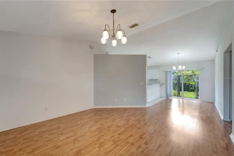 Casa en alquiler en North Port, Florida, 3 dormitorios, 111.95 m2 № 1885955 - foto 8