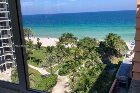 Condo in Sunny Isles Beach, Florida № 2053743 - photo 8