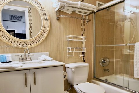 Condo in Sunny Isles Beach, Florida № 2053743 - photo 9