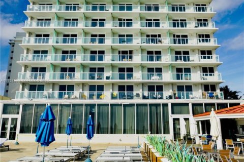 Condo in Sunny Isles Beach, Florida № 2053743 - photo 17