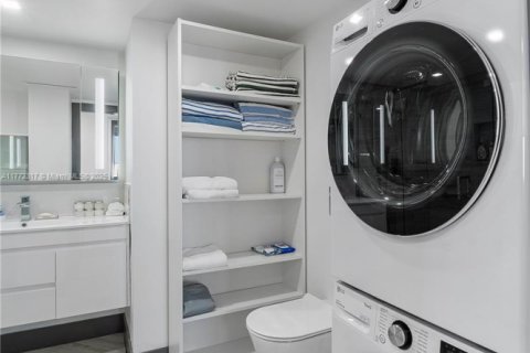 Condo in Miami Beach, Florida, 2 bedrooms  № 1598976 - photo 21