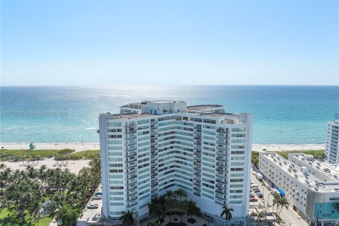 Condo in Miami Beach, Florida, 2 bedrooms  № 1598976 - photo 26