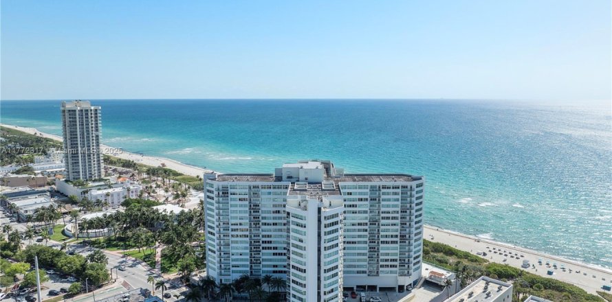 Condo in Miami Beach, Florida, 2 bedrooms № 1598976