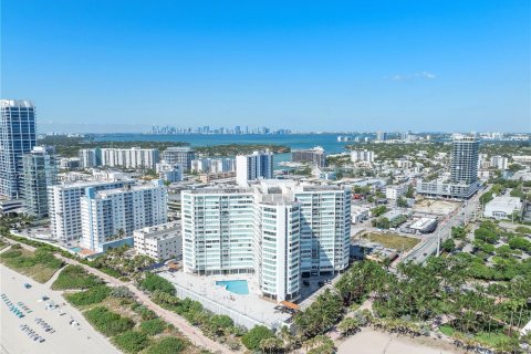 Condo in Miami Beach, Florida, 2 bedrooms  № 1598976 - photo 27