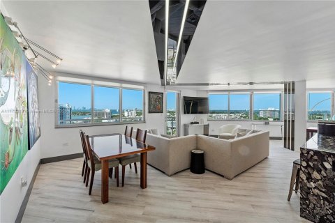 Condo in Miami Beach, Florida, 2 bedrooms  № 1598976 - photo 3