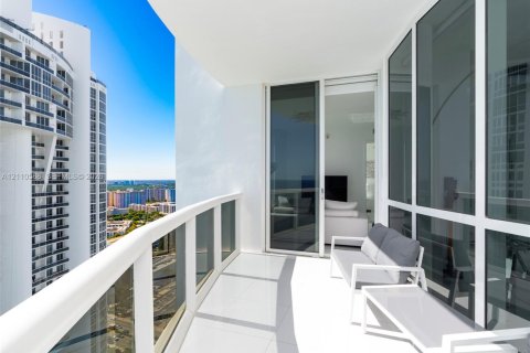 Condo in Sunny Isles Beach, Florida, 2 bedrooms  № 2428405 - photo 17