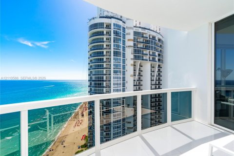 Condo in Sunny Isles Beach, Florida, 2 bedrooms  № 2428405 - photo 18