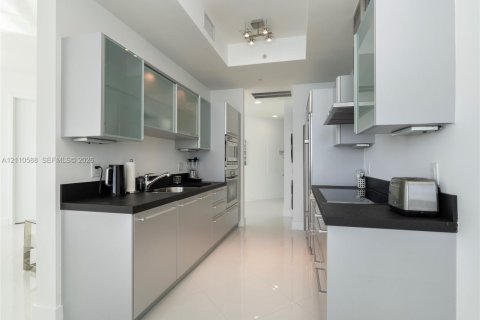 Condo in Sunny Isles Beach, Florida, 2 bedrooms  № 2428405 - photo 9