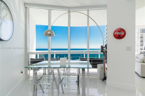 Condo in Sunny Isles Beach, Florida, 2 bedrooms  № 2428405 - photo 7