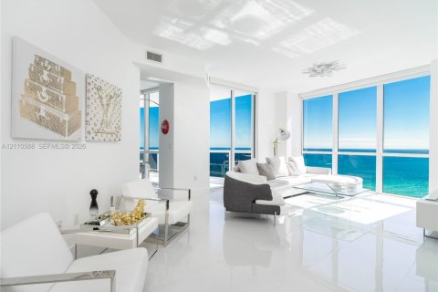 Condo in Sunny Isles Beach, Florida, 2 bedrooms  № 2428405 - photo 3