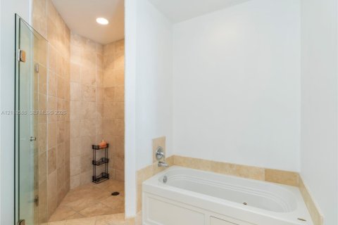 Condo in Sunny Isles Beach, Florida, 2 bedrooms  № 2428405 - photo 15