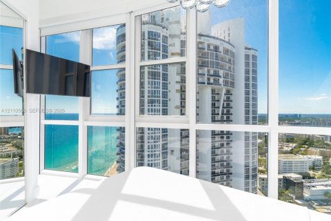 Condo in Sunny Isles Beach, Florida, 2 bedrooms  № 2428405 - photo 10