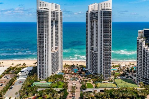 Condo in Sunny Isles Beach, Florida, 2 bedrooms  № 2428405 - photo 19