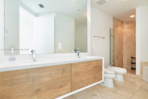 Condo in Sunny Isles Beach, Florida, 2 bedrooms  № 2428405 - photo 13